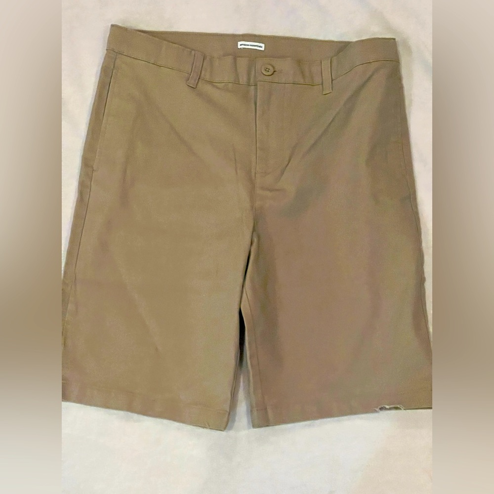 Amazon Essentials… Khaki Shorts… Size 16 Husky… 97% Cotton 3% Elastane